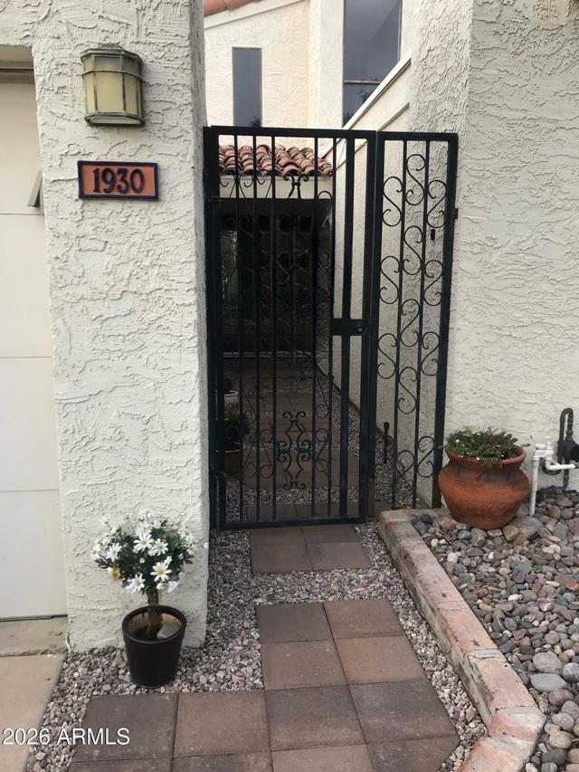 1930 E Linger Ln., Phoenix, AZ 85020