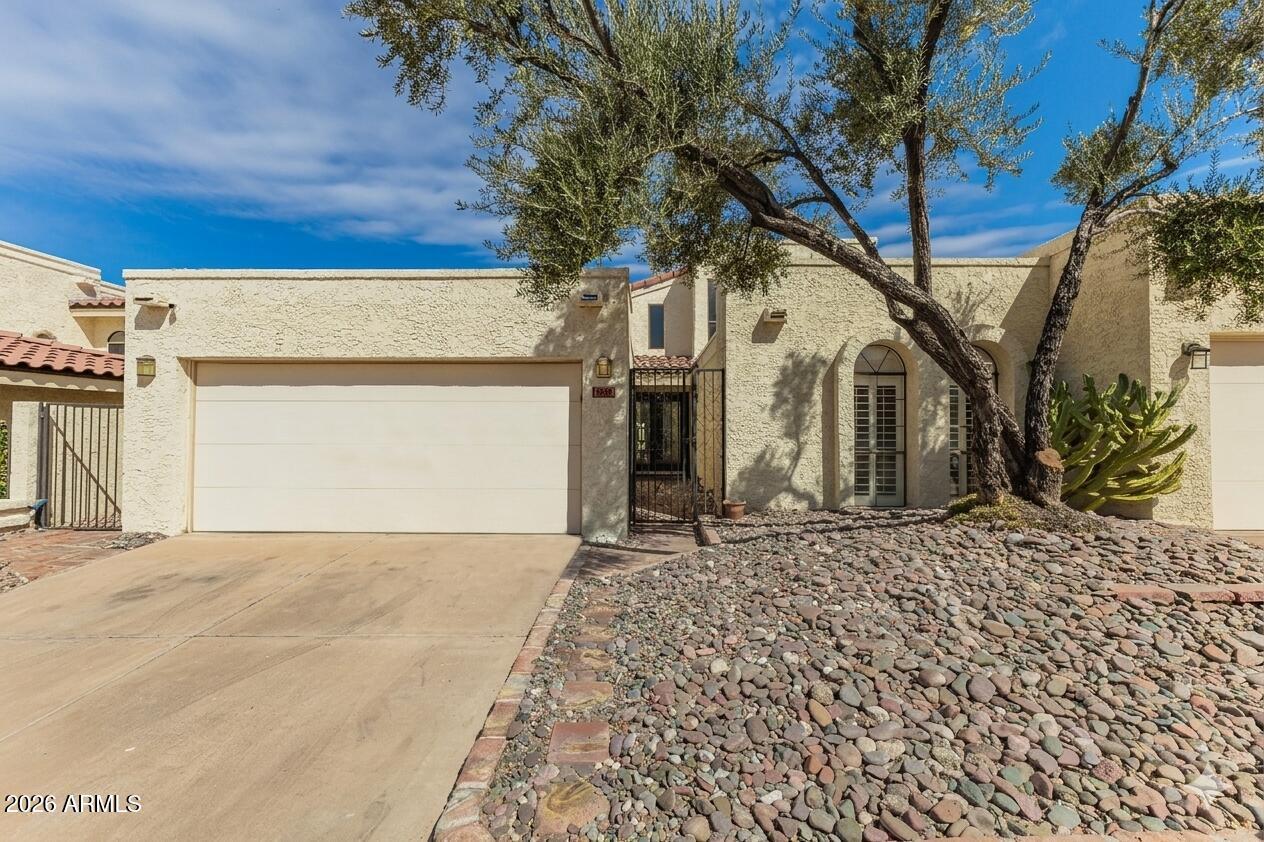 1930 E Linger Ln., Phoenix, AZ 85020