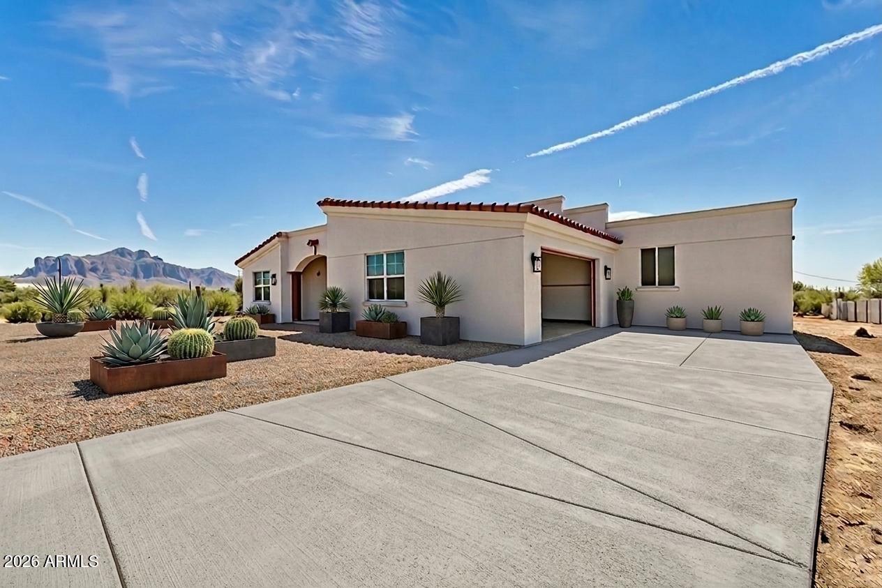317 W Frontier St., Apache Junction, AZ 85120