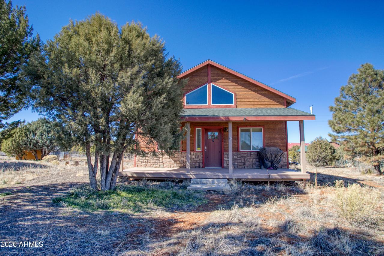 2751 Pine View Ct., Overgaard, AZ 85933