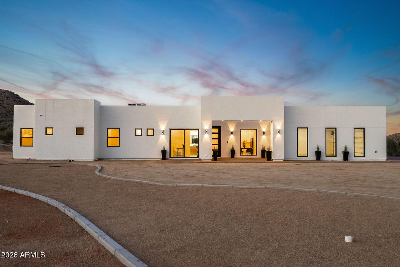 5290 W Adobe Dam Dr., San Tan Valley, AZ 85144