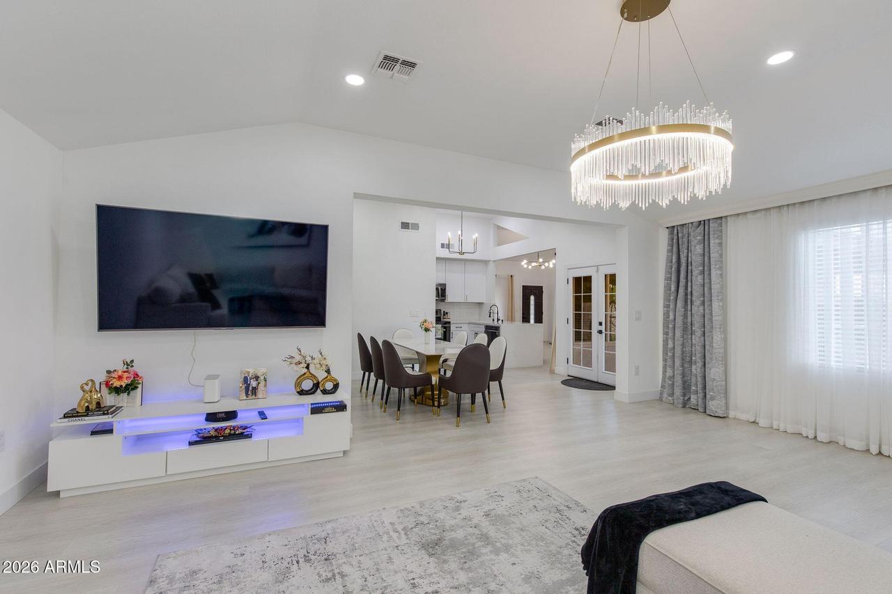 5216 W Voltaire Dr., Glendale, AZ 85304