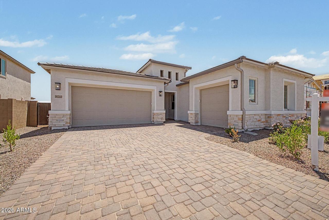 18543 W Laurie Ln., Waddell, AZ 85355