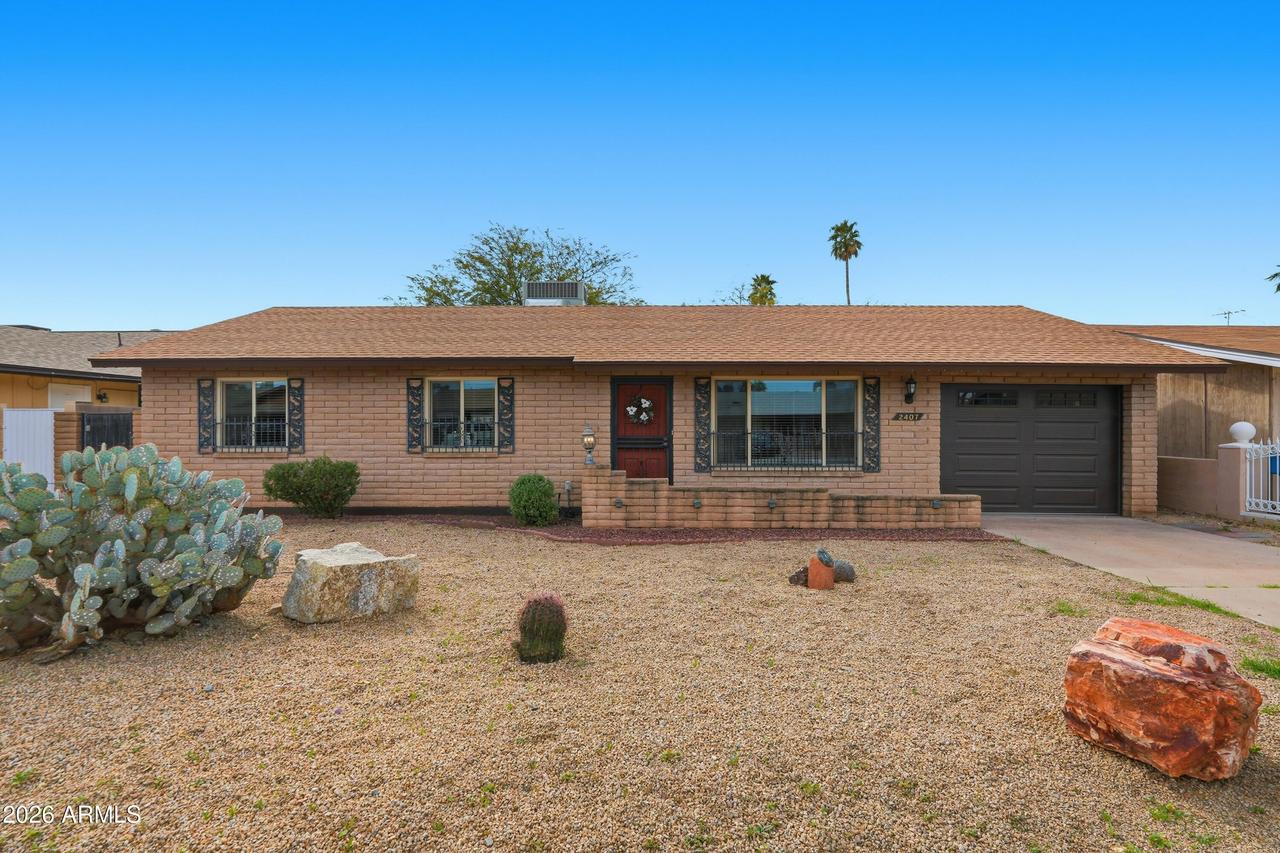 2407 W Laurel Ln., Phoenix, AZ 85029
