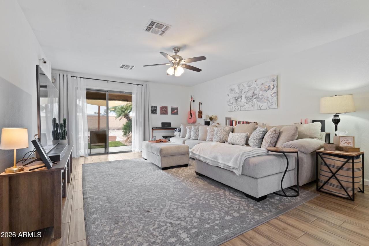 10030 N 94th Ln., Peoria, AZ 85345