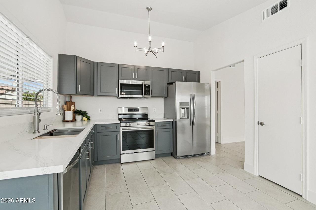 21424 N 30th Ave., Phoenix, AZ 85027