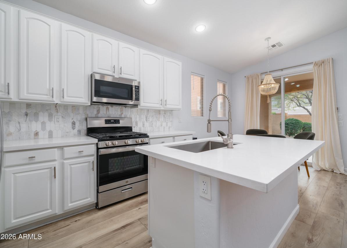 2215 W Via Caballo Blanco, Phoenix, AZ 85085