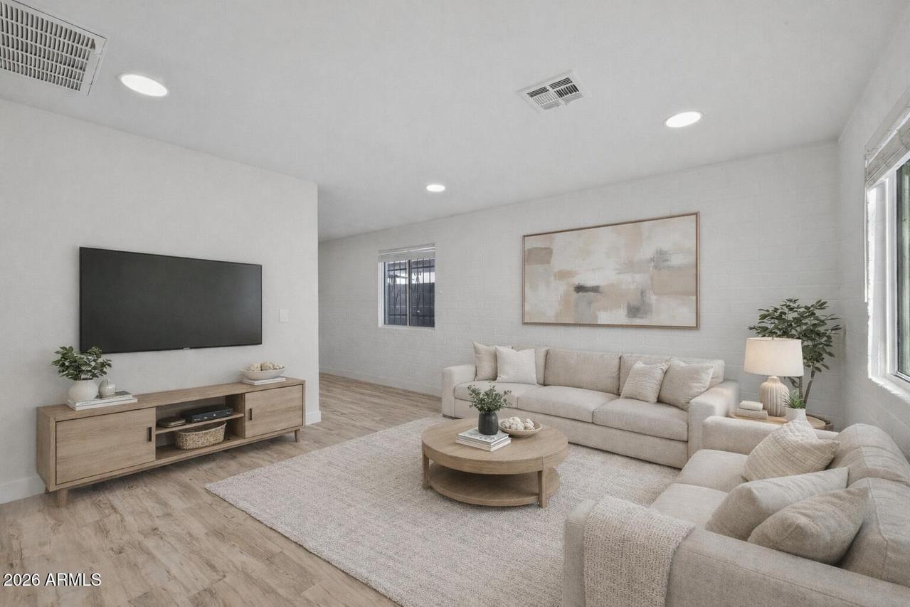 2824 E Chipman Rd., Phoenix, AZ 85040