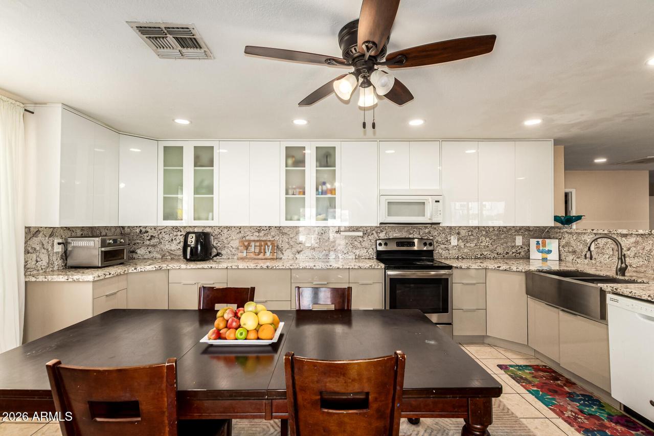 2 E Muriel Dr., Phoenix, AZ 85022