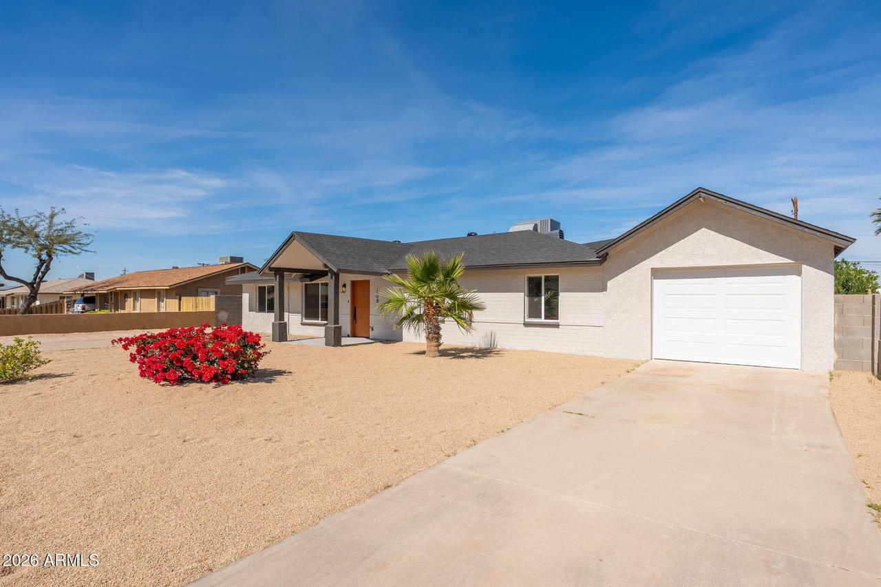 108 E Monte Way, Phoenix, AZ 85042