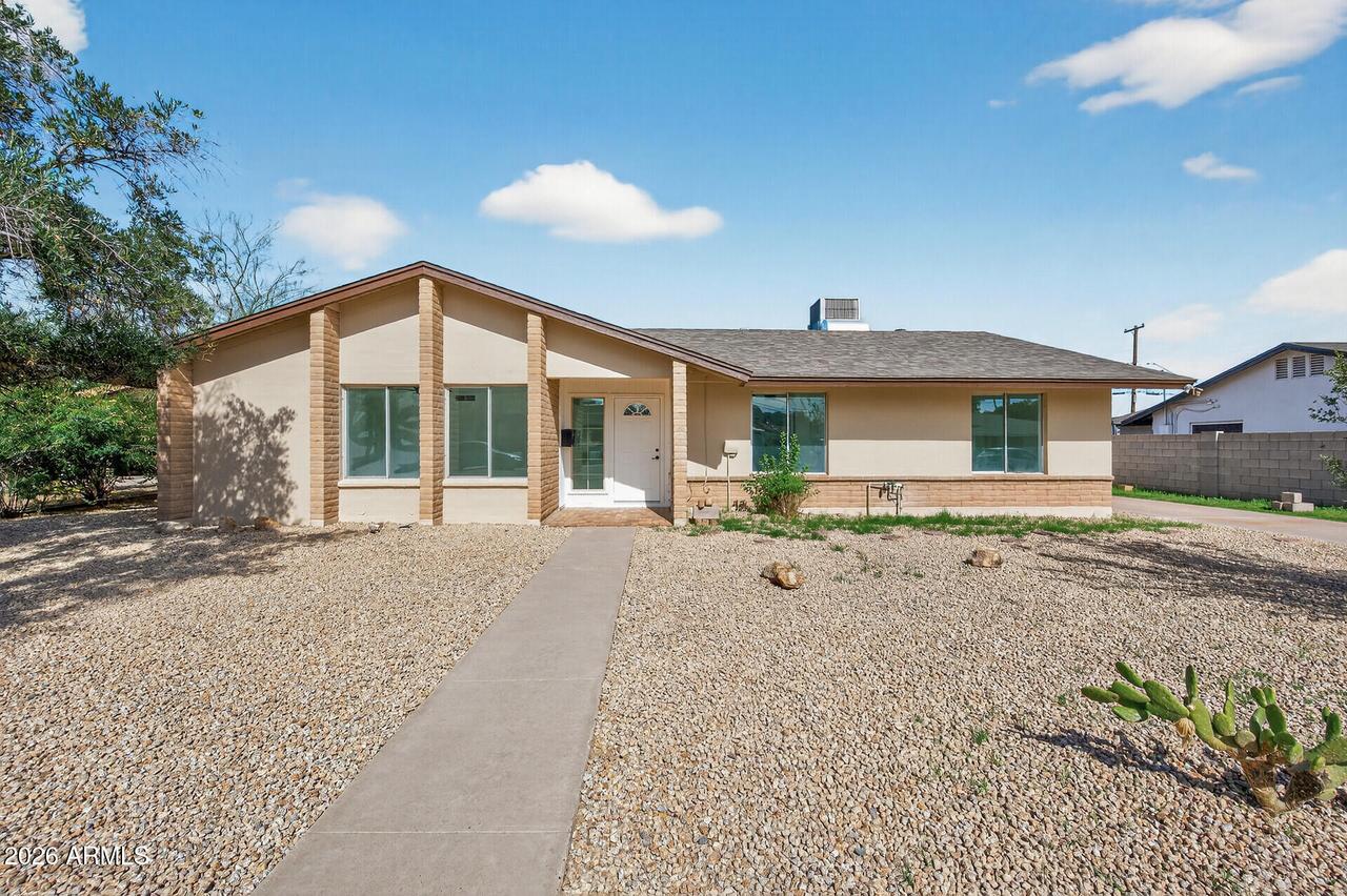 2822 E Yucca St., Phoenix, AZ 85028