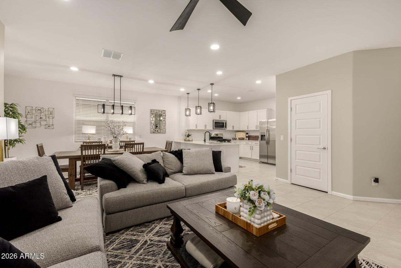 3232 W Juniper Canyon Dr., Phoenix, AZ 85083