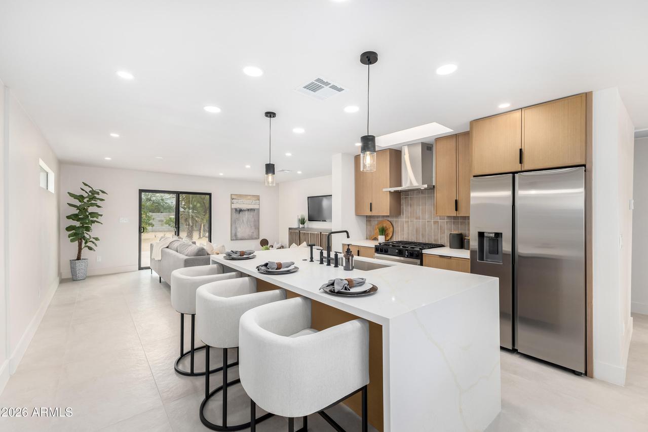 3247 E Sheridan St., Phoenix, AZ 85008