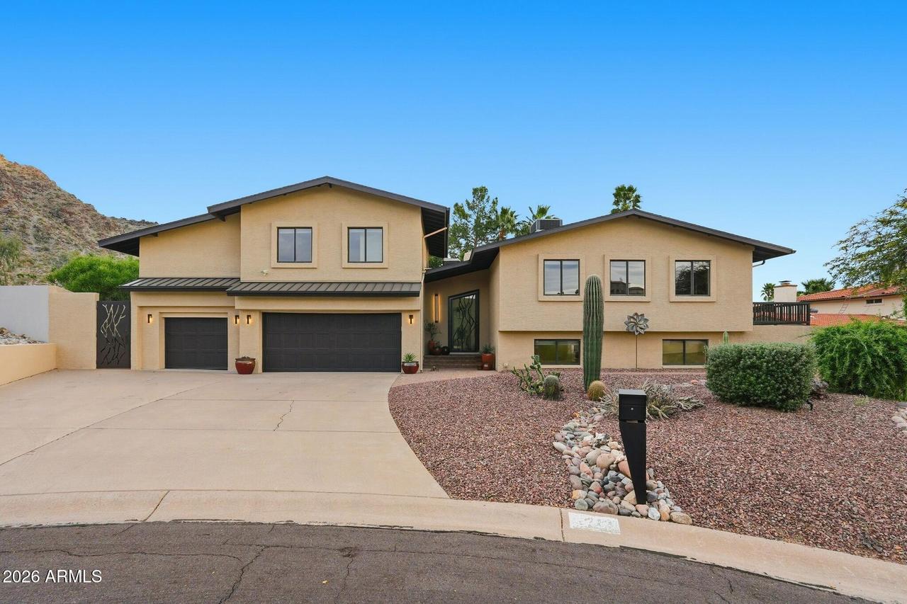 2221 E Vista Ave., Phoenix, AZ 85020