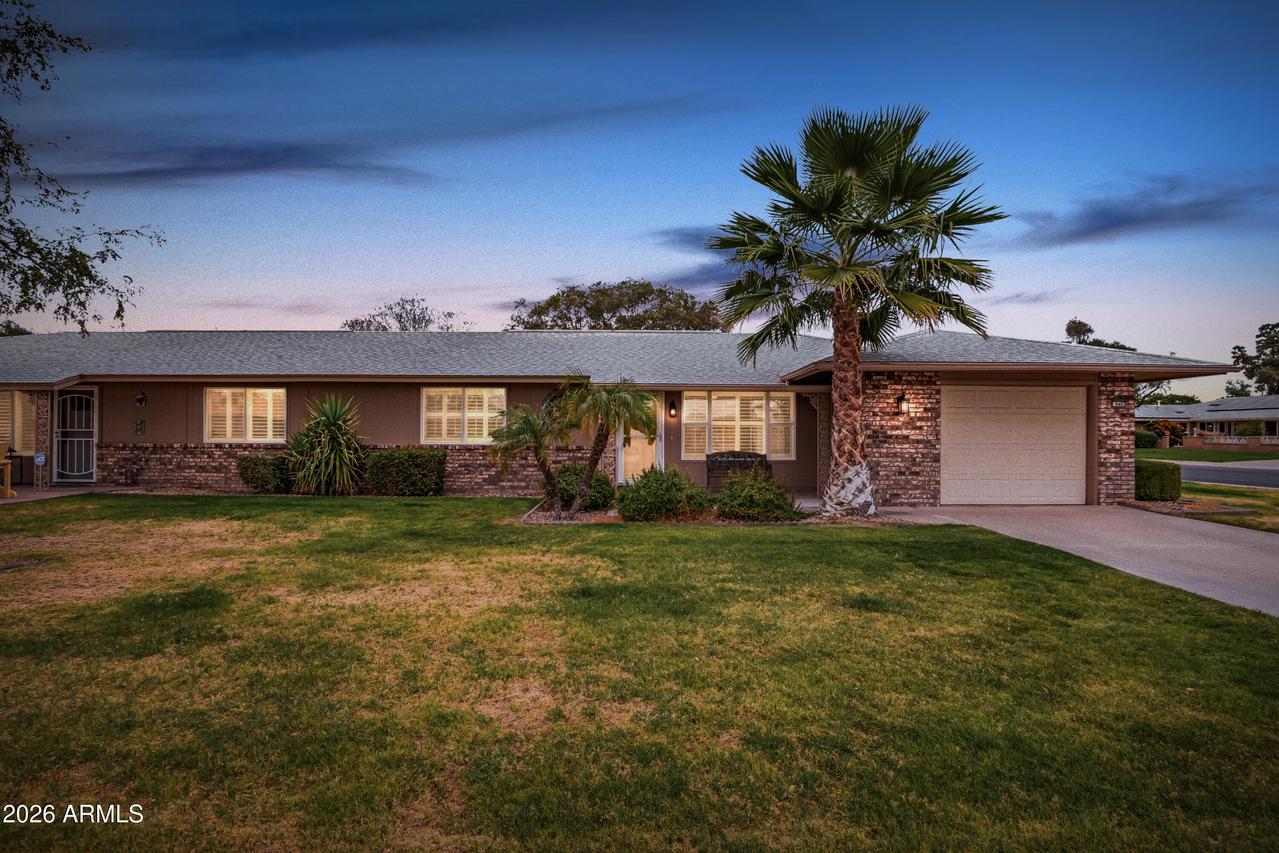 9402 W Long Hills Dr., Sun City, AZ 85351