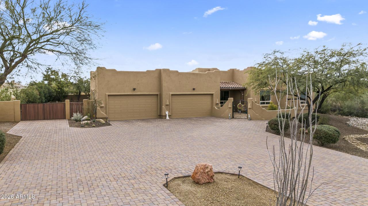 125 E Desert Hills Dr., Phoenix, AZ 85086