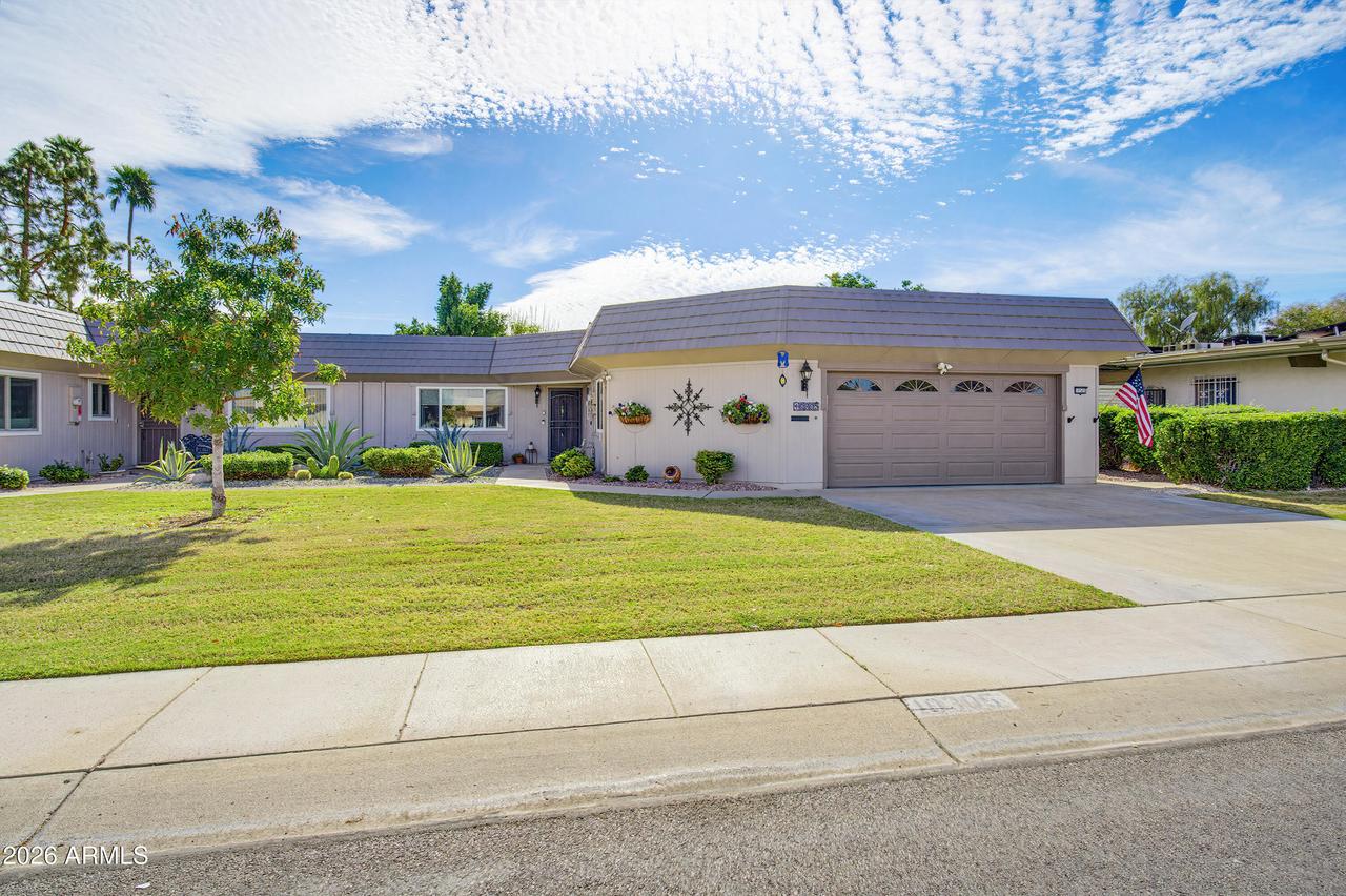 10305 W Hutton Dr., Sun City, AZ 85351