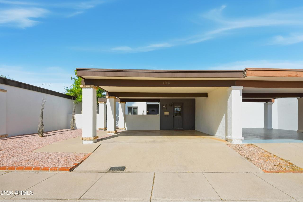 1706 E Gaylon Dr., Tempe, AZ 85282