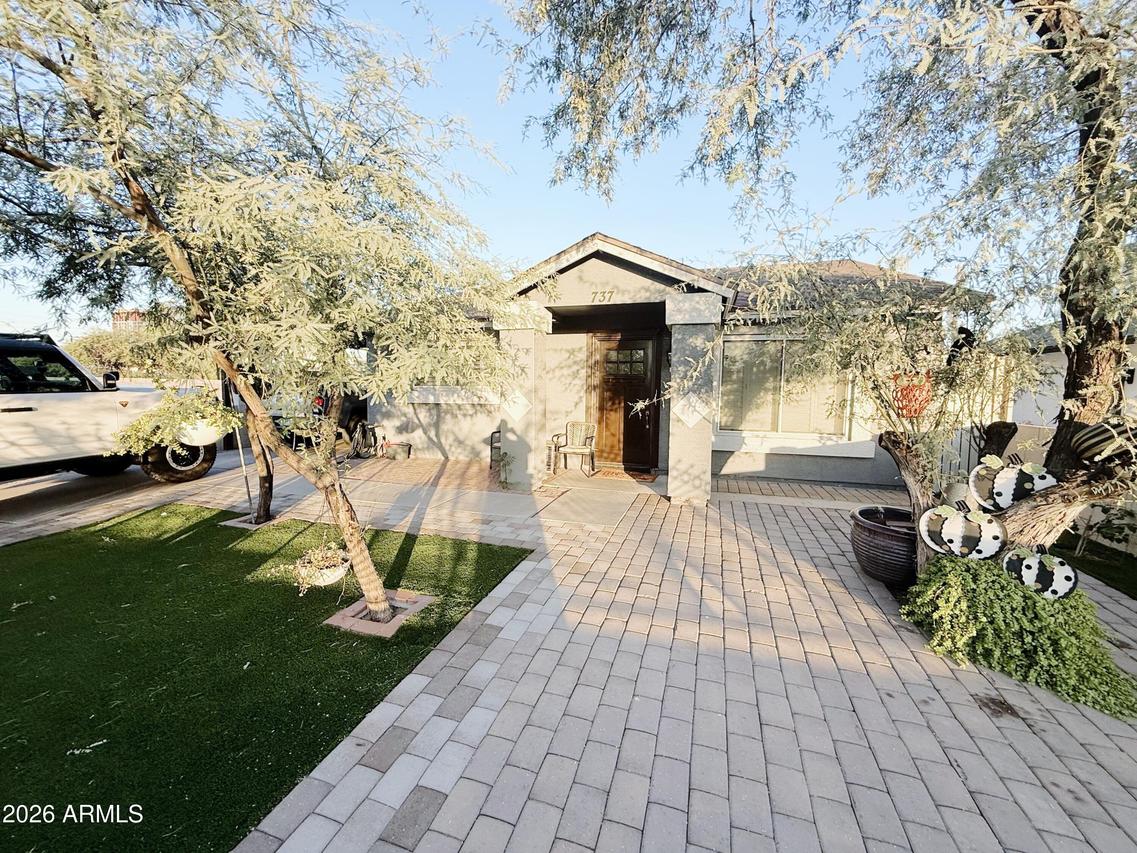 737 S 1st St., Phoenix, AZ 85004
