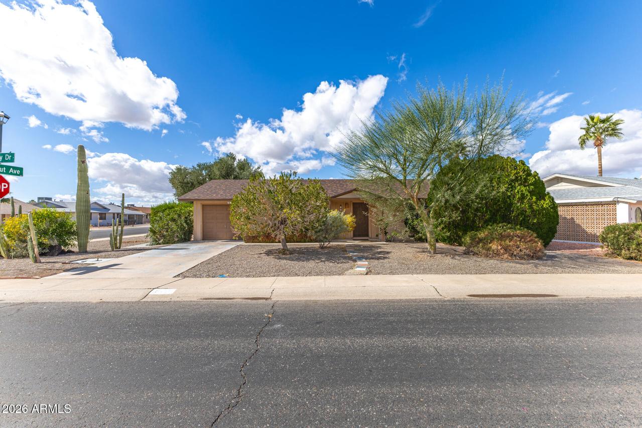 10701 W Canterbury Dr., Sun City, AZ 85351