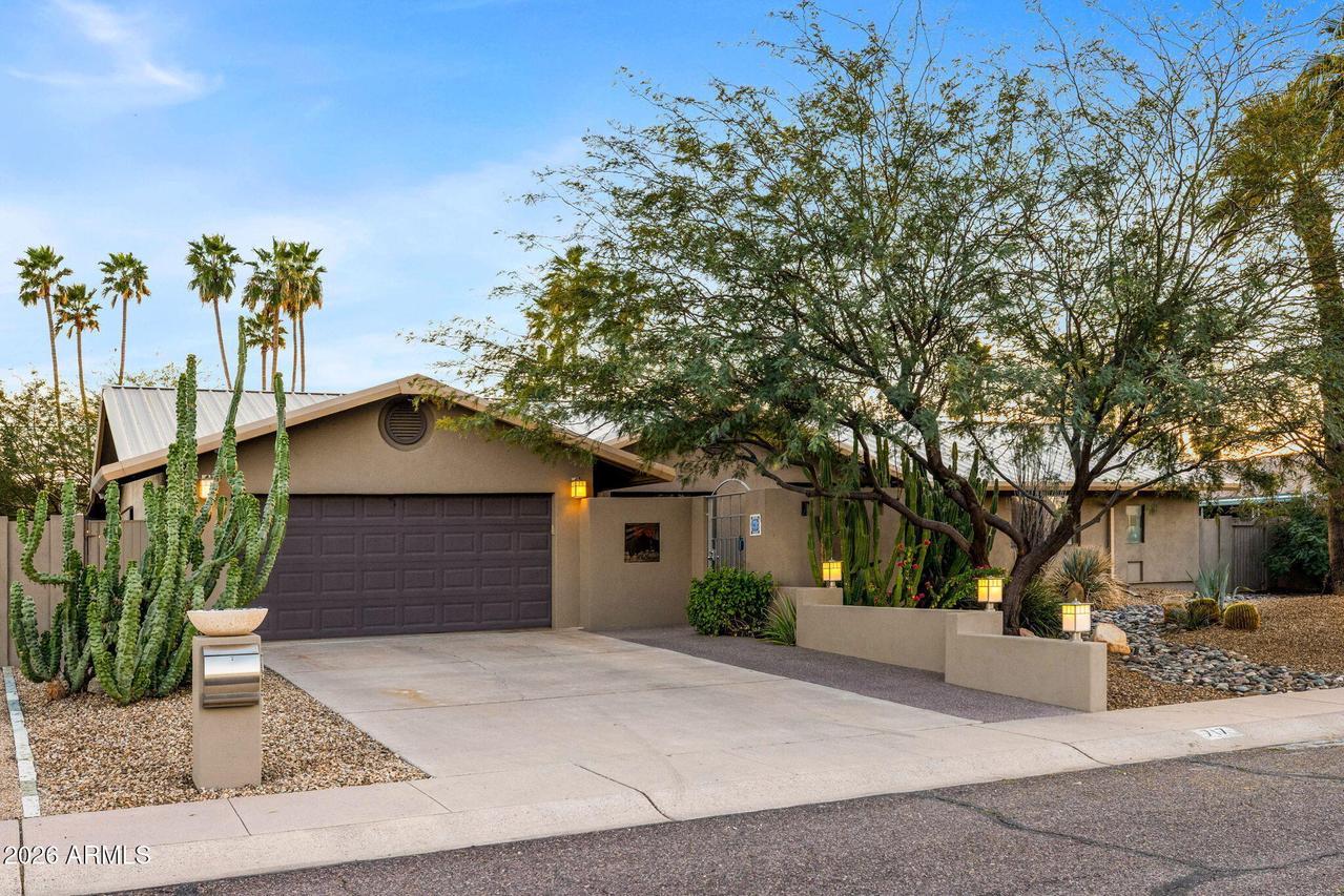 717 E Royal Palm Rd., Phoenix, AZ 85020