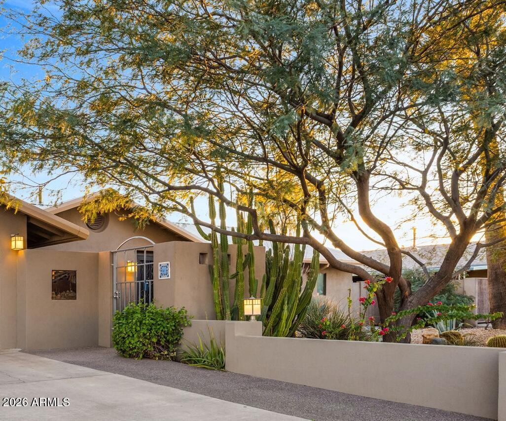 717 E Royal Palm Rd., Phoenix, AZ 85020