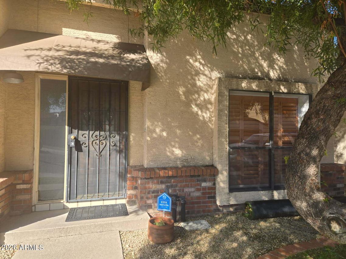 2518 E Shaw Butte Dr., Phoenix, AZ 85028