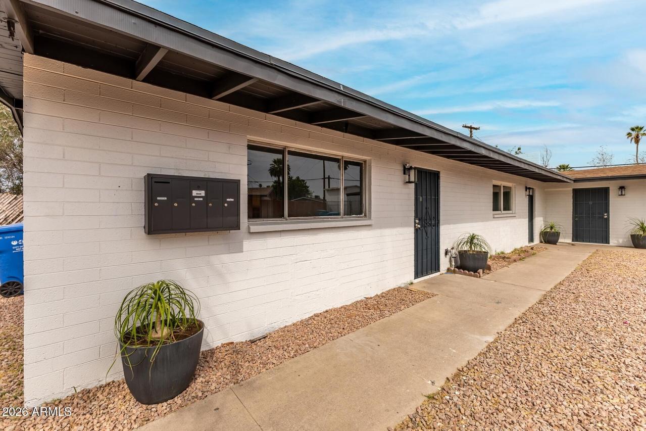 1321 N 48th Pl., Phoenix, AZ 85008