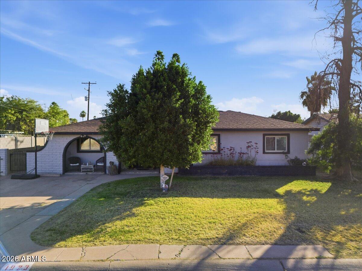 1923 N 44th Pl., Phoenix, AZ 85008