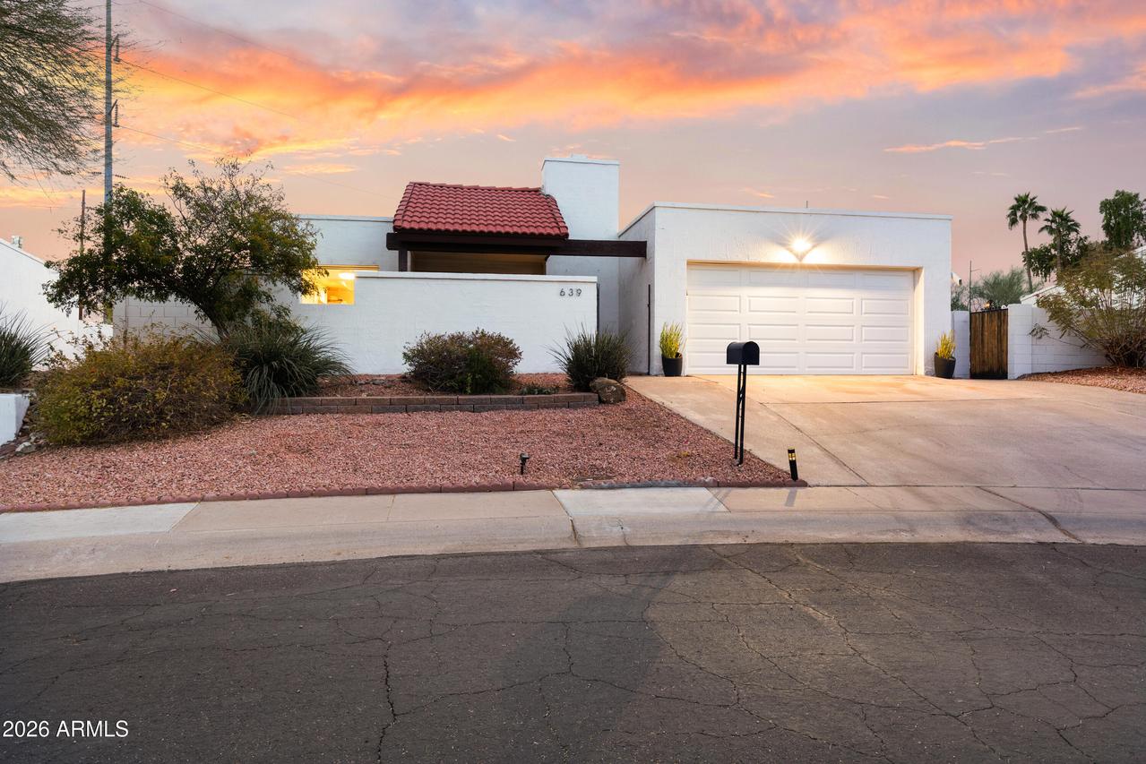 639 E Calavar Rd., Phoenix, AZ 85022