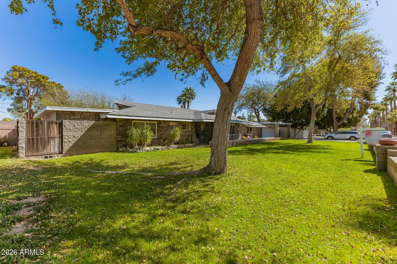 8115 N 11th Ave., Phoenix, AZ 85021