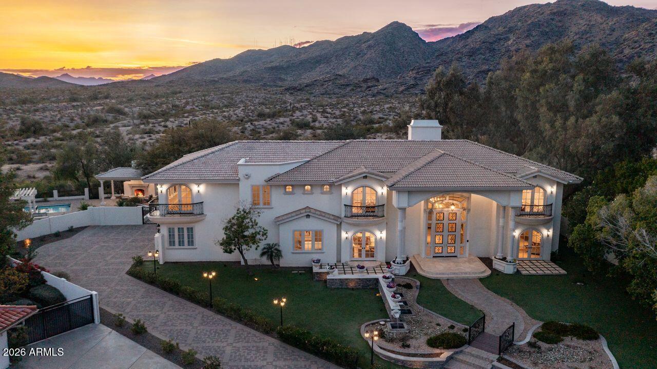 12240 S Honah Lee Ct., Phoenix, AZ 85044