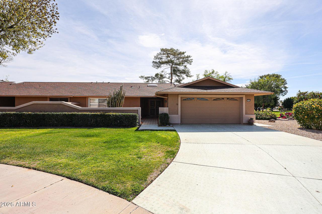19049 N Lakeforest Dr., Sun City, AZ 85373