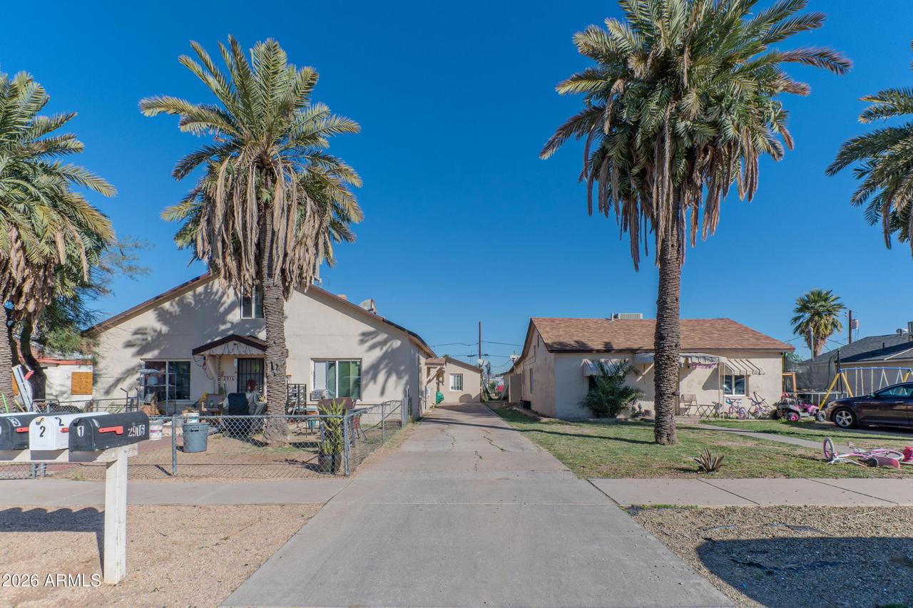 2916 E Monroe St., Phoenix, AZ 85034