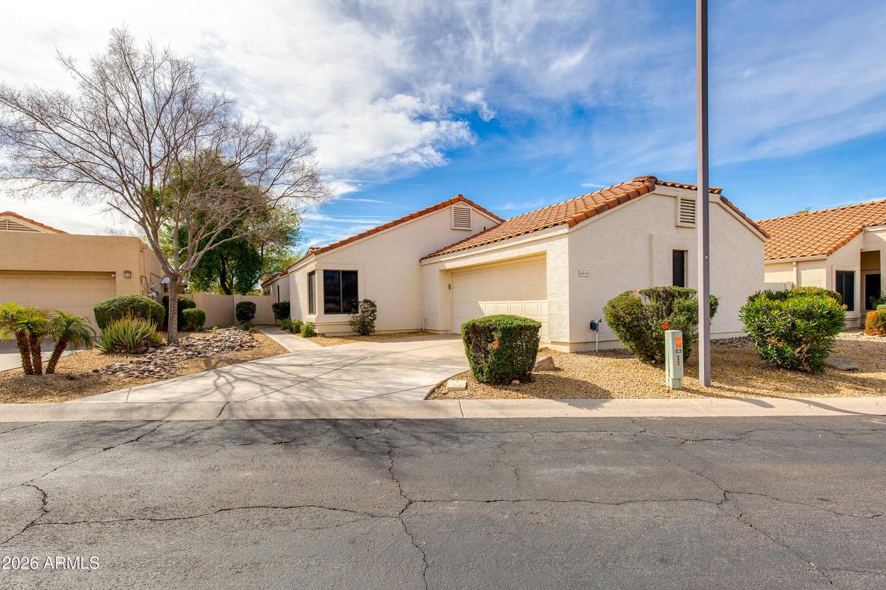 8645 W Maui Ln., Peoria, AZ 85381