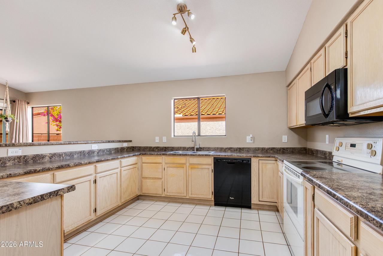 8645 W Maui Ln., Peoria, AZ 85381