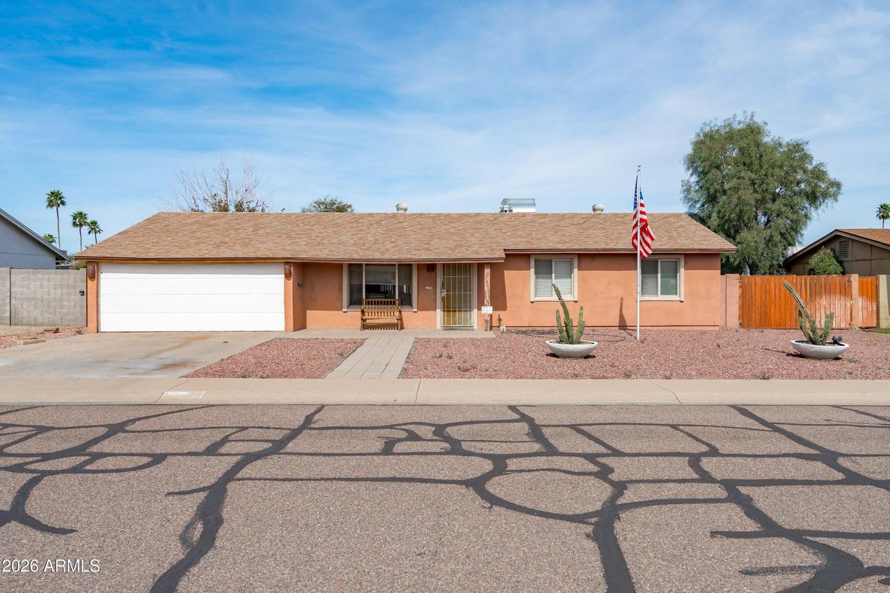 3450 E Sunnyside Dr., Phoenix, AZ 85028