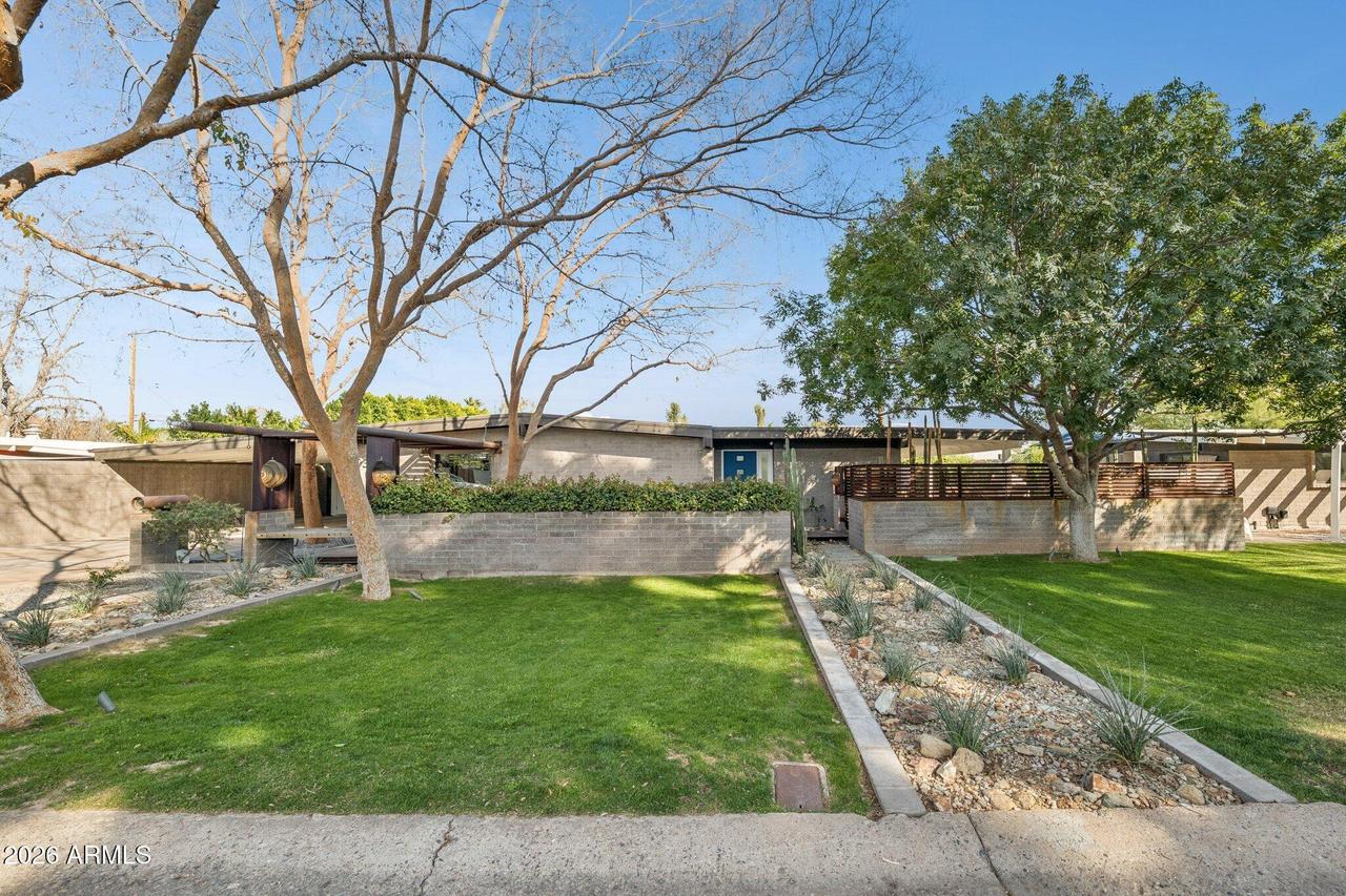 5735 N 11th St., Phoenix, AZ 85014