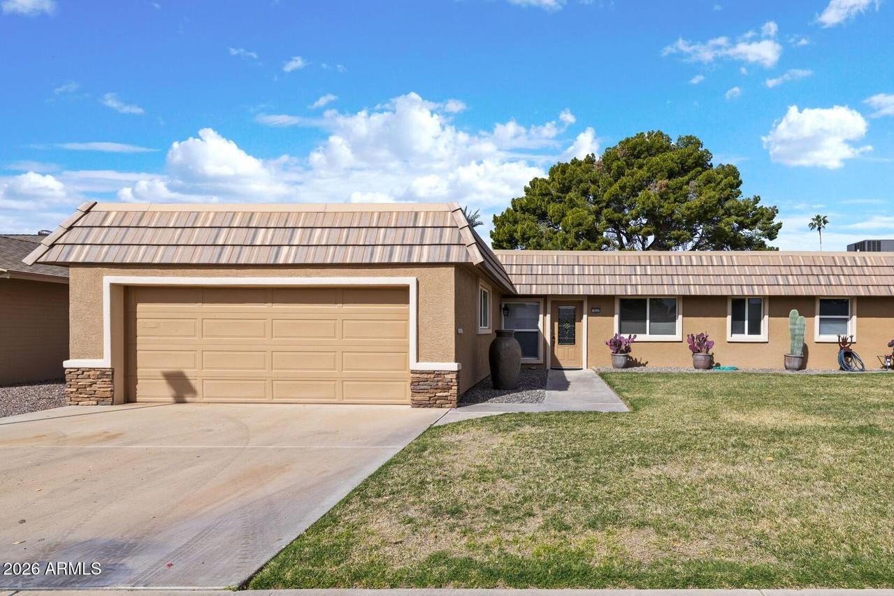 10442 W Prairie Hills Cir., Sun City, AZ 85351