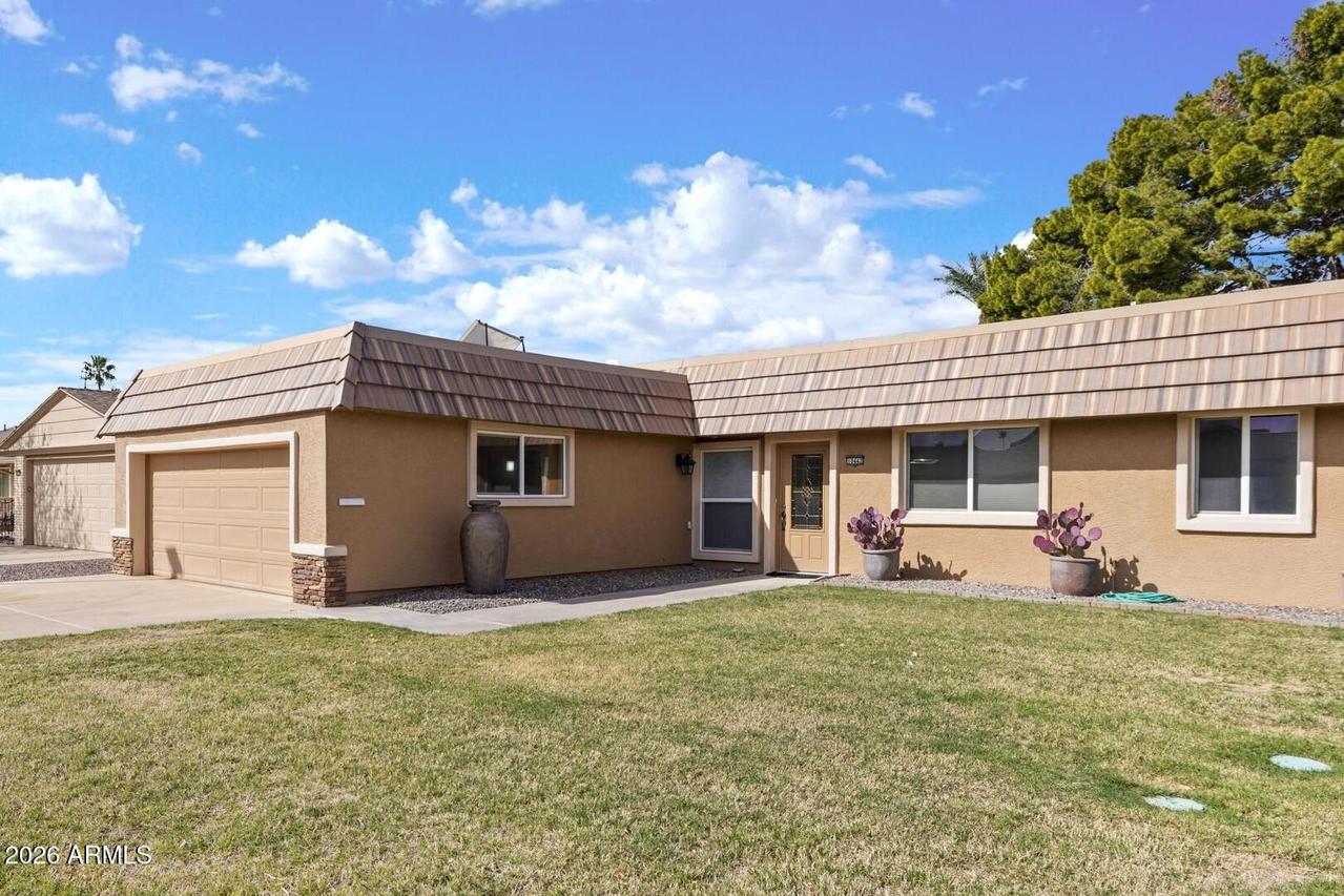 10442 W Prairie Hills Cir., Sun City, AZ 85351