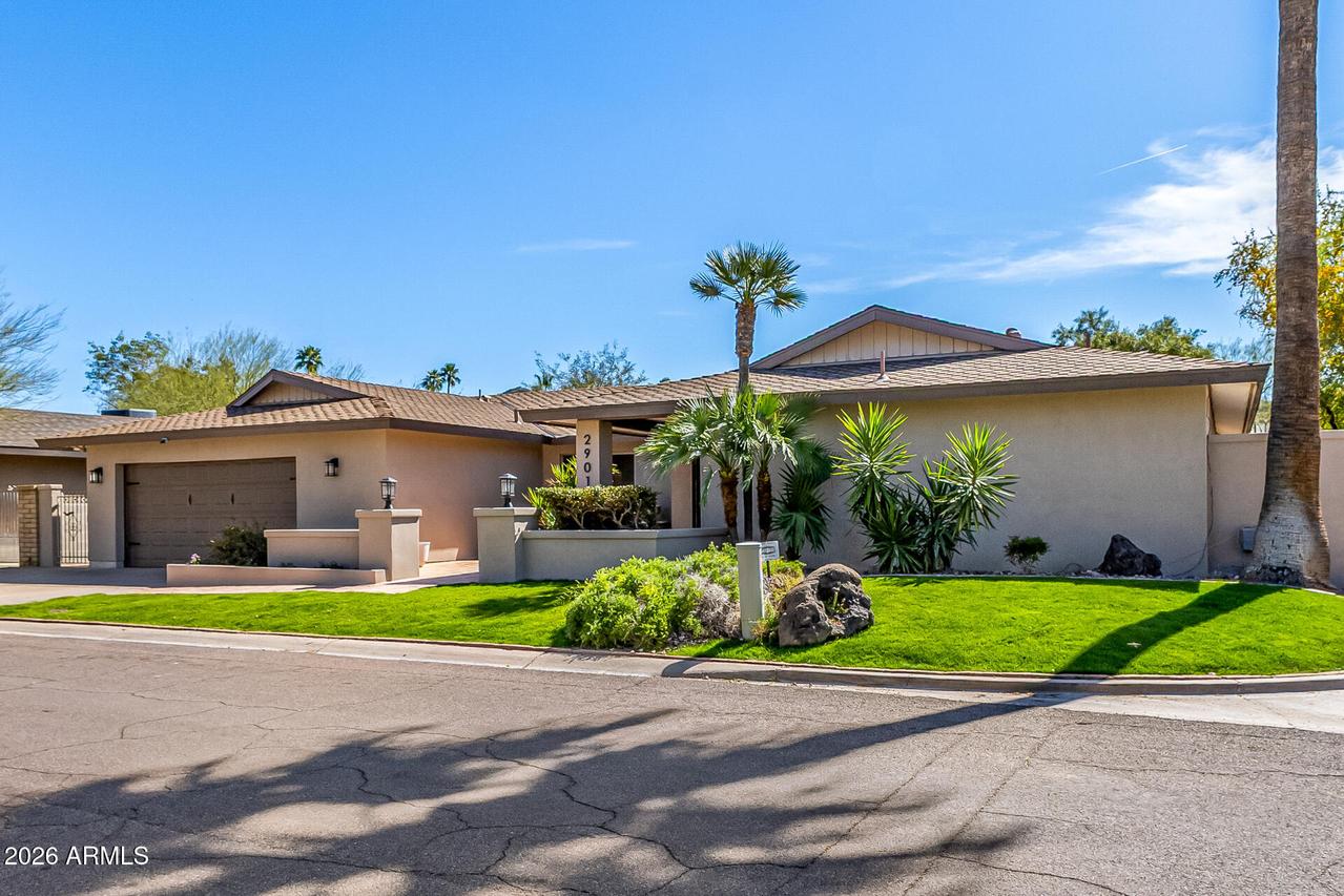 2901 E Las Rocas Dr., Phoenix, AZ 85028