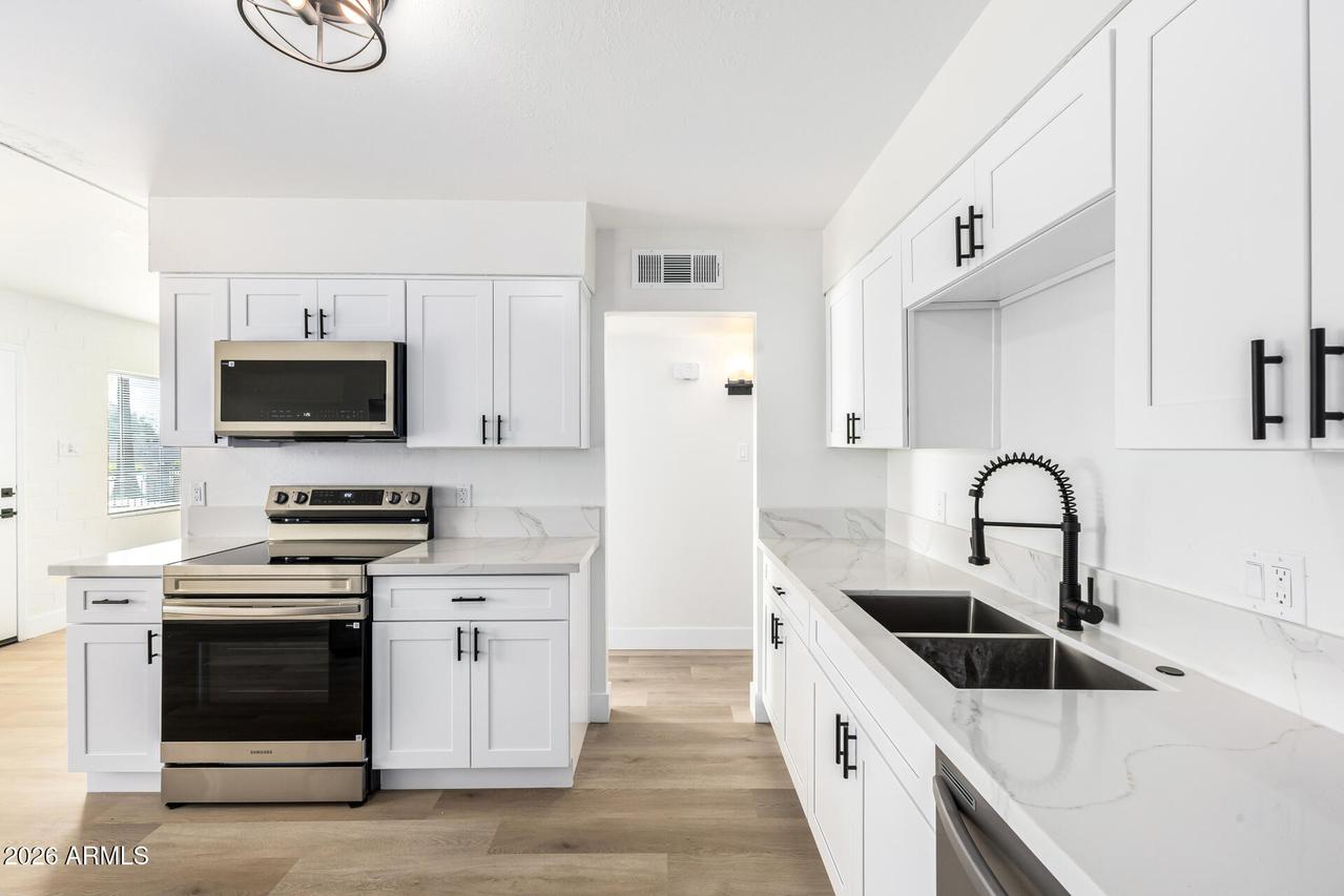 1346 N 41st Ave., Phoenix, AZ 85009