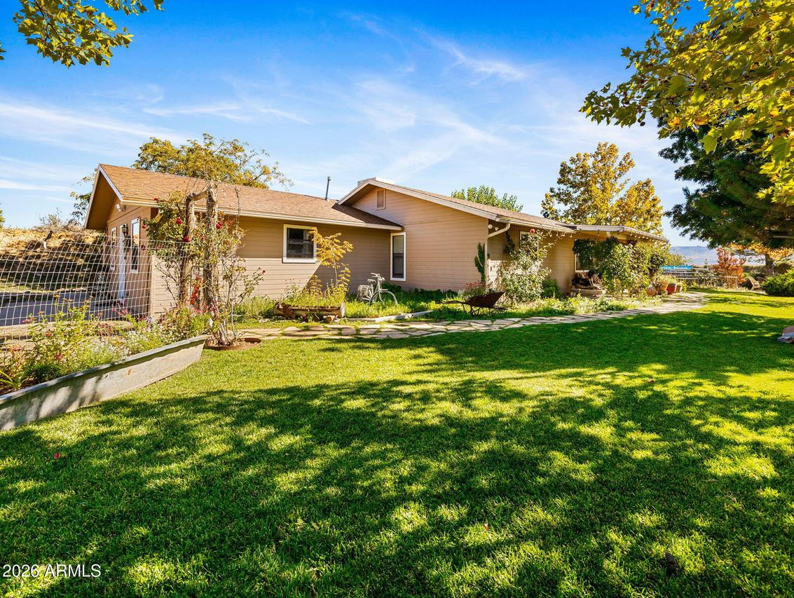 17827 S Tawny Ln., Peeples Valley, AZ 86332