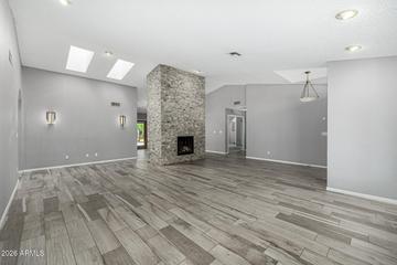 801 E Acoma Dr., Phoenix, AZ 85022