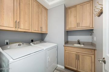 801 E Acoma Dr., Phoenix, AZ 85022