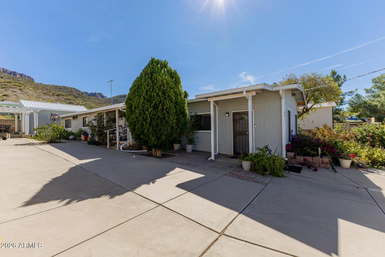 94 W Arnett Dr., Superior, AZ 85173