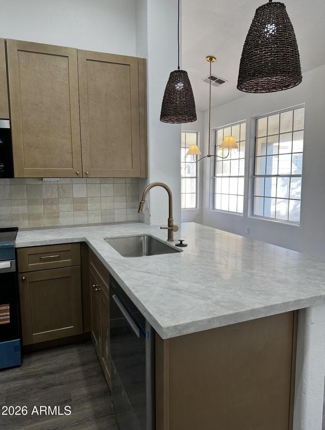 2127 W Peninsula Cir., Chandler, AZ 85248