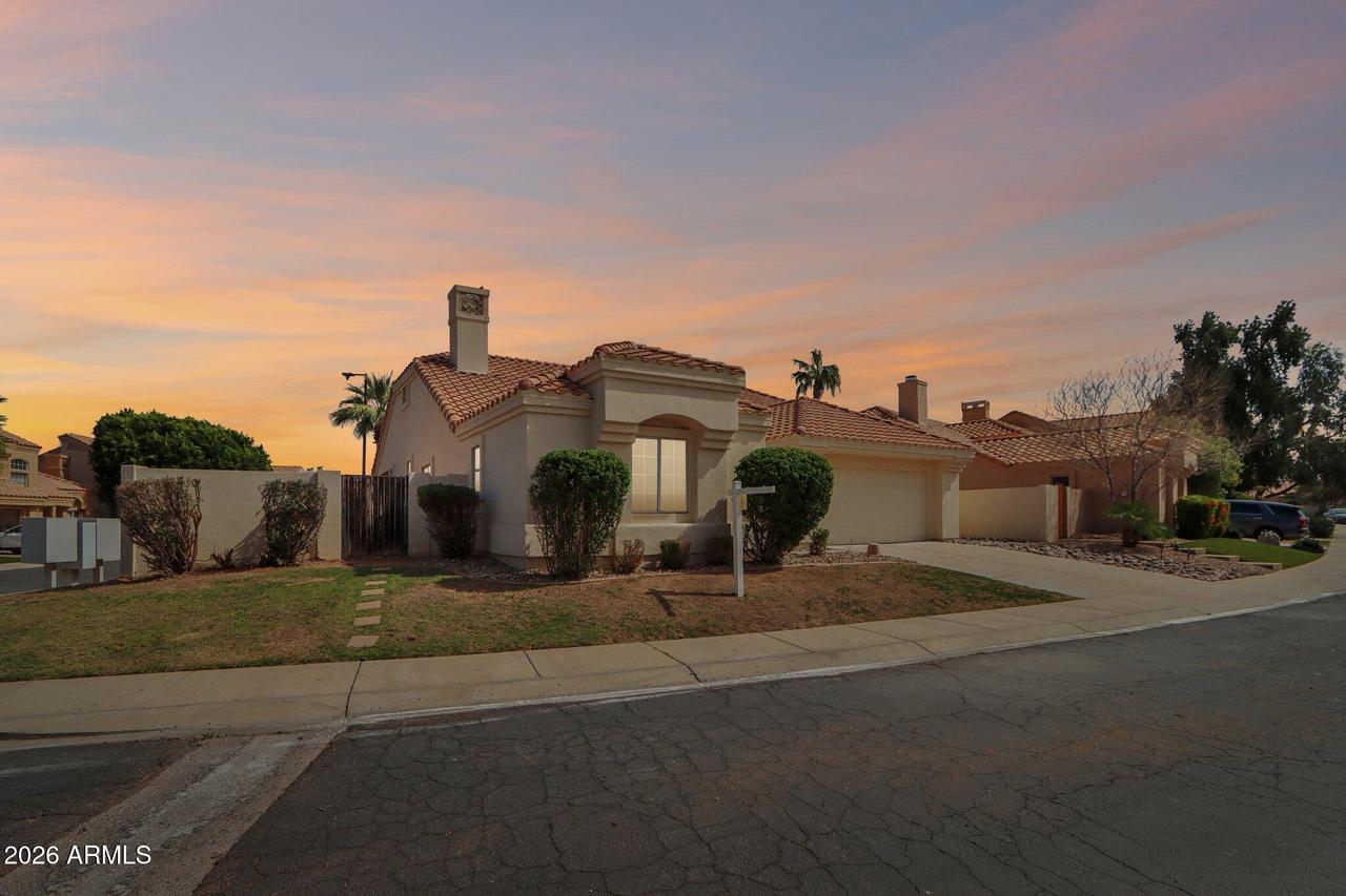 2127 W Peninsula Cir., Chandler, AZ 85248