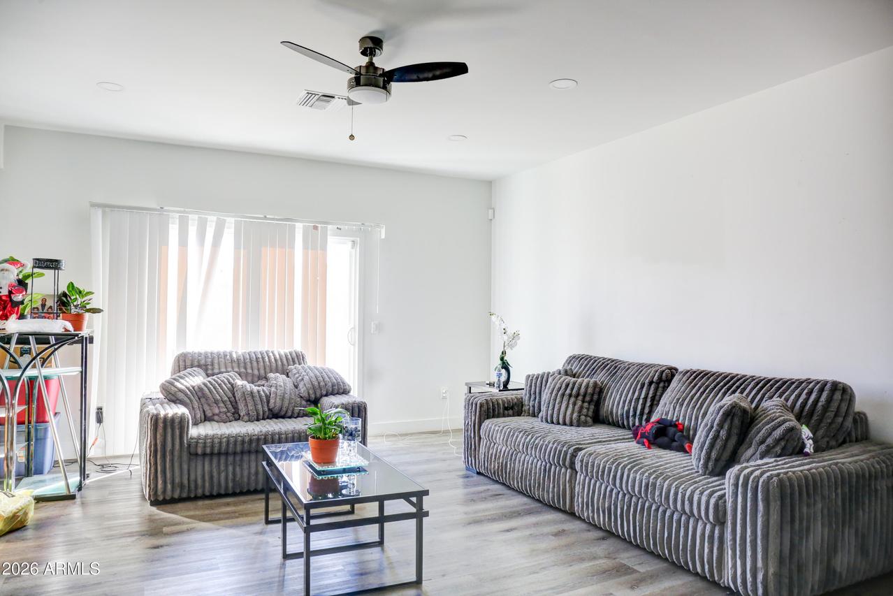 909 S 4th Ave., Phoenix, AZ 85003