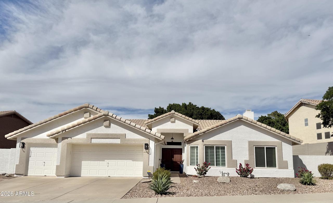 208 E South Fork Dr., Phoenix, AZ 85048